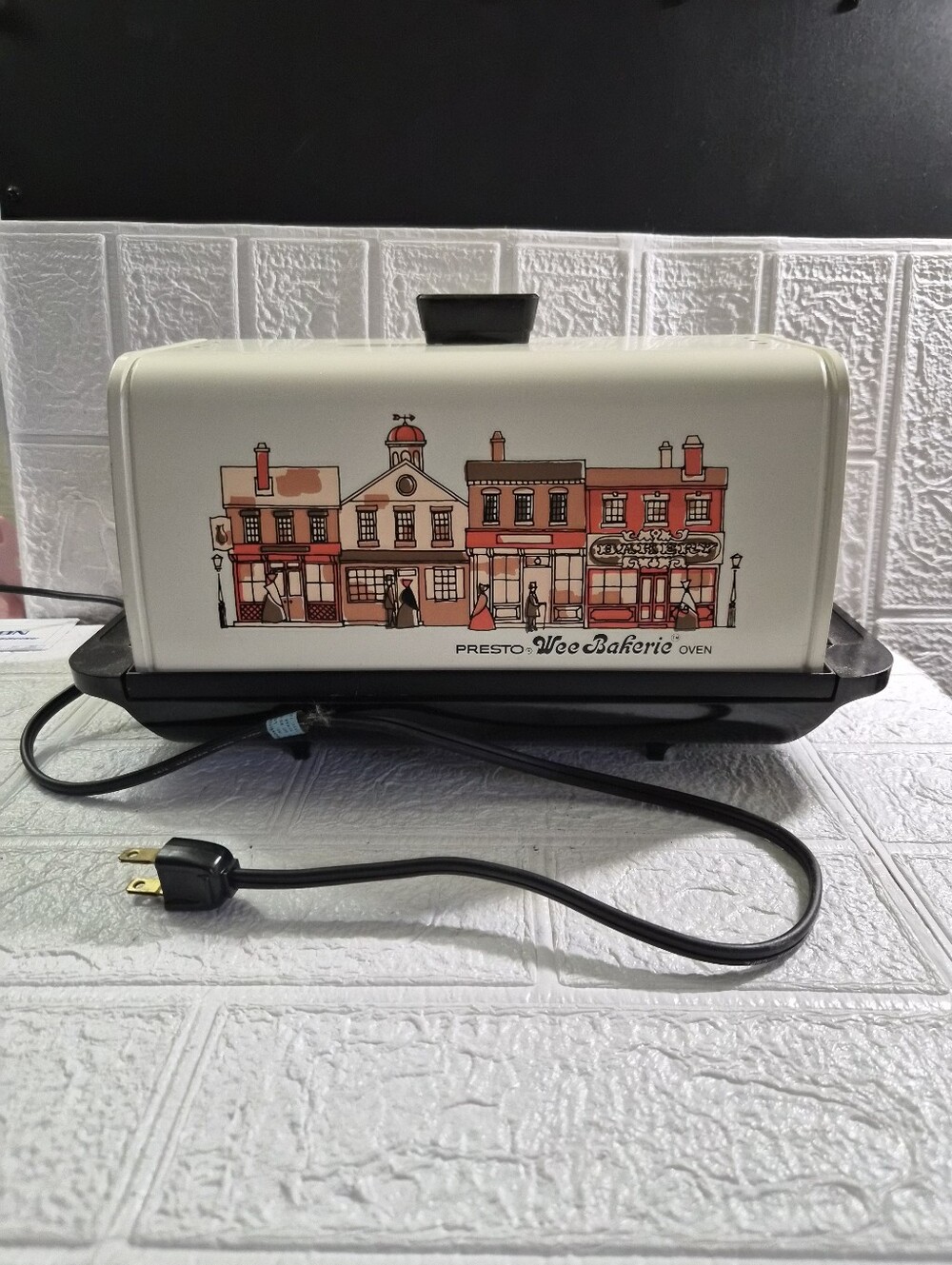Vintage 1977 Presto Wee Bakerie Oven  retro mini countertop Great Condition
